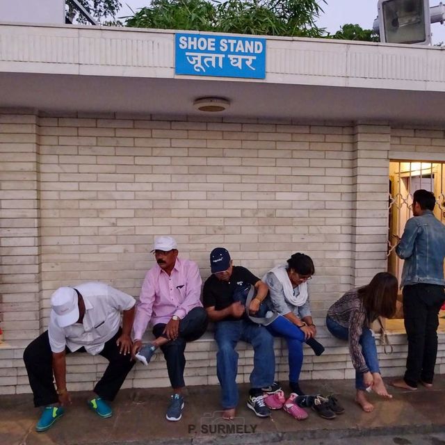 Birla Mandir
Il faut enlever ses chaussures!
Mots-clés: Asie;Inde;Rajasthan;Jaipur;temple