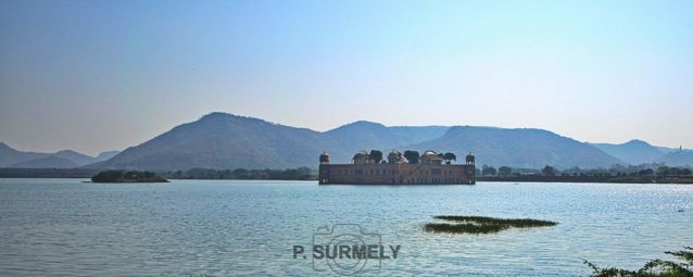 Jal Mahal
Palais au milieu d'un lac.
Mots-clés: Asie;Inde;Rajasthan;Jaipur