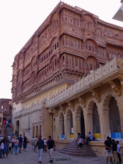 Fort Mehrangahr
Palais dans l'enceinte du fort.
Mots-clés: Asie;Inde;Rajasthan;Jodhpur;fort