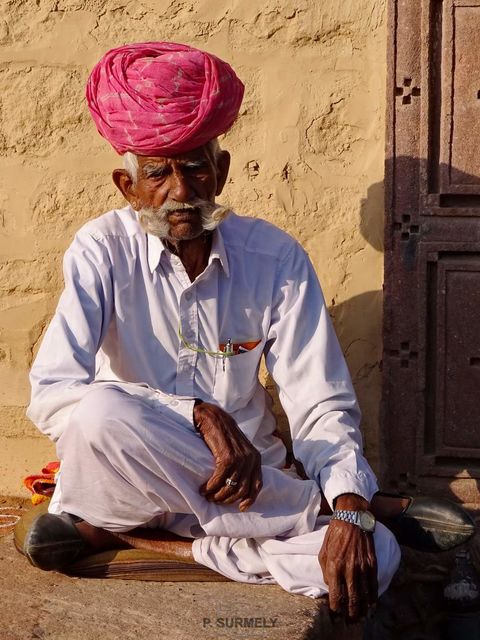 Veilleur  l'entre de l'htel
Mots-clés: Asie;Inde;Rajasthan