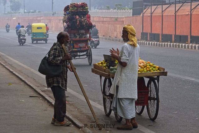 Dans une rue de Delhi
Mots-clés: Asie;Inde;Uttar Pradesh;Delhi