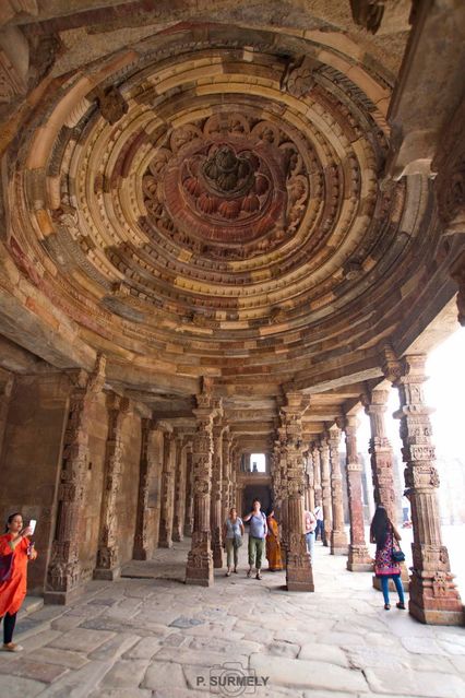 Qtb Minr
Dans la mosque.
Mots-clés: Asie;Inde;Uttar Pradesh;Delhi