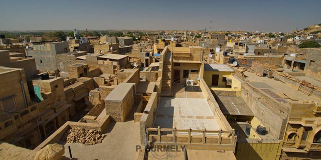 Les toits de Jaisalmer
depuis le toit de l'haveli.
Mots-clés: Asie;Inde;Rajasthan;Jaisalmer