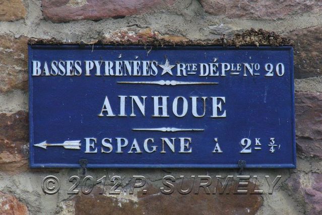 Ancien panneau routier
          
Mots-clés: Europe;France;Pays Basque;Ainhoa