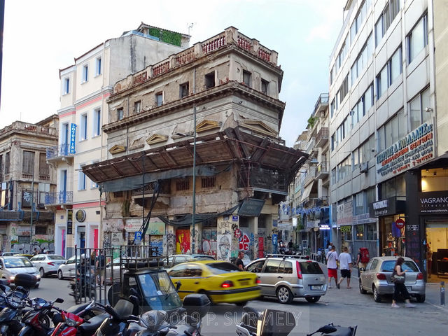 Athnes
Immeuble en mauvais tat rue Ermou.
Mots-clés: Europe:Grce:Attique;Athnes