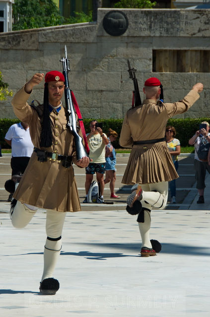 Athnes
La marche des evzones.
Mots-clés: Europe:Grce:Attique;Athnes