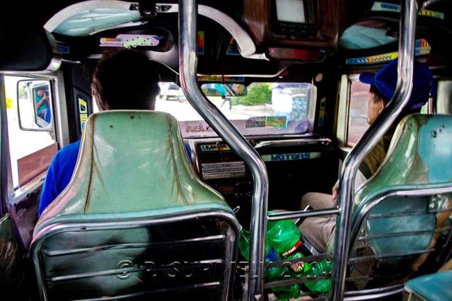 Dans le jeepney
Mots-clés: Asie;Philippines