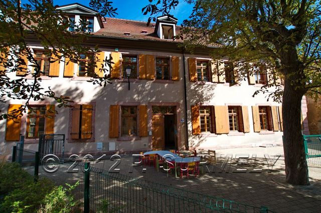 Vire  Bergheim
J'y ai fait mes premires annes de maternelle!
Mots-clés: Europe;France;Alsace;Bergheim