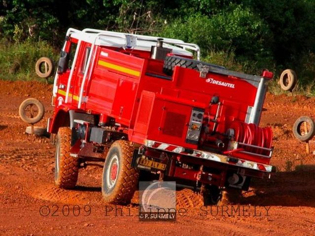 Formation COD2
Conduite tout-terrain sur le circuit de moto-cross de Kourou
Mots-clés: Guyane;Amrique;tropiques;pompier;SDIS;conduite;tout-terrain;secours;camion