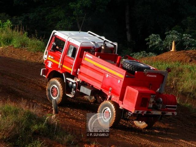 Formation COD2
Conduite tout-terrain sur le circuit de moto-cross de Kourou
Mots-clés: Guyane;Amrique;tropiques;pompier;SDIS;conduite;tout-terrain;secours;camion