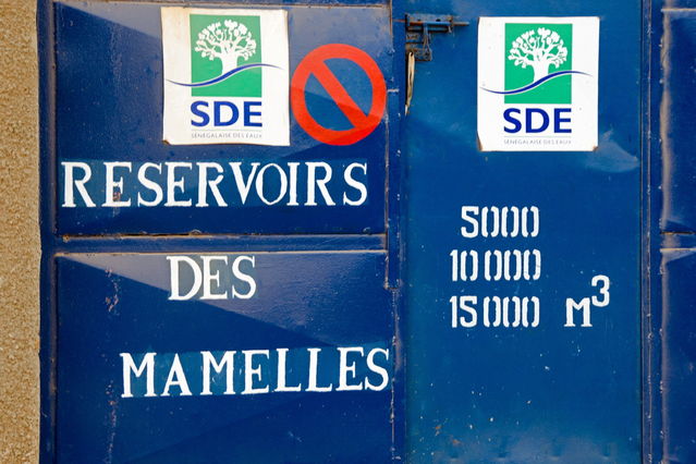 Quelle capacité!!!
Non non, il s'agit seulement des réservoirs de la Société des Eaux
Mots-clés: Afrique;Sénégal;Dakar