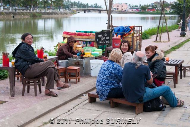 Repas dans la rue
Mots-clés: Asie;Vietnam;HoiAn;Unesco