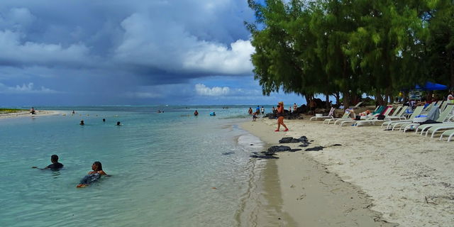 Plage de l'Ile Mangenie
Mots-clés: Afrique;Ocan Indien;Ile Maurice;Maurice;Ile aux Cerfs;Ile Mangenie