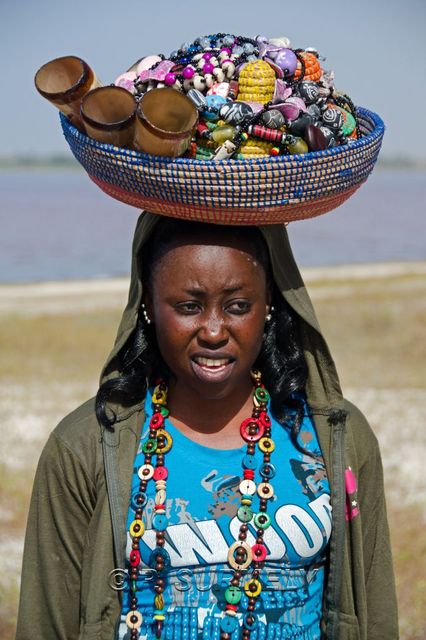 Vendeuse de babioles
Mots-clés: Afrique;Sngal;Lac Rose