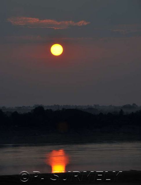 le Mkong au lever du jour
Mots-clés: Laos;Asie;Thakhek;Mkong;fleuve