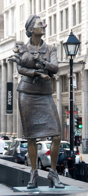 Montr�al
Statue "Femme au caniche fran�ais" de Marc Andr� Jacques Fortier 
Keywords: Am�rique;Canada;Montr�al;statue