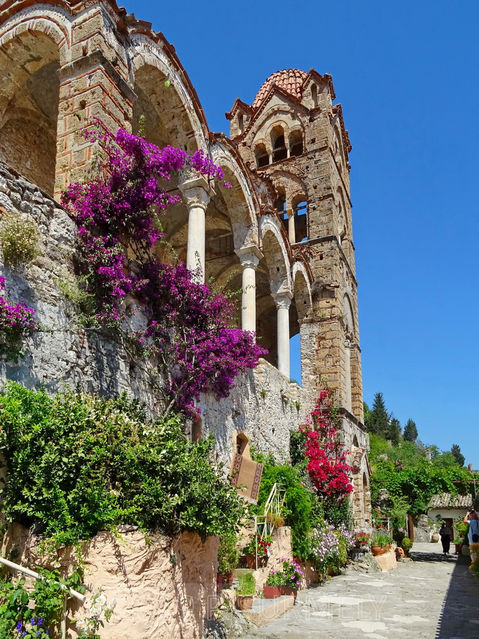 Mystras
Le monastre de la Pantanassa : le monastre fut fond par Jean Frangopoulos, ministre sous les derniers Palologue, en 1428.
Mots-clés: Europe;Grce;Ploponnse,Mystras