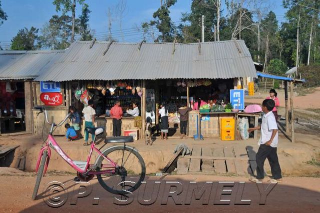 Le village de Nakai
Epicerie
Mots-clés: Laos;Asie;Nakai;Nam Theun