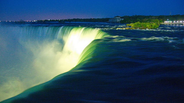 Niagara Falls
Le Fer  Cheval
Mots-clés: Amrique;Canada;Niagara Falls;cours d'eau;chute