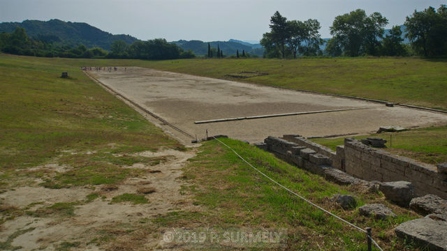 Olympie
Le stade visible actuellement est le quatrime construit  Olympie ; il remonte au Ve sicle av. J.-C.
Mots-clés: Europe:Grce;Ploponnse;Olympie