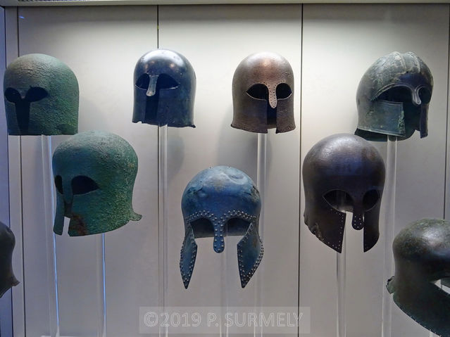 Olympie
Casques archaques en bronze, de type corinthien.
Mots-clés: Europe:Grce;Ploponnse;Olympie