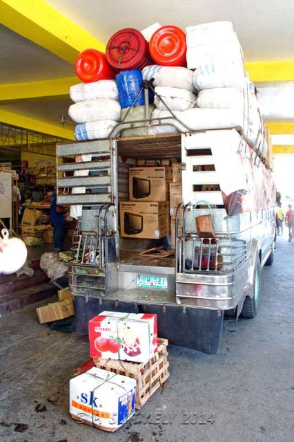 Puerto Galera
Camion de livraison
Mots-clés: Asie;Philippines;Mindoro;Puerto Galera;march