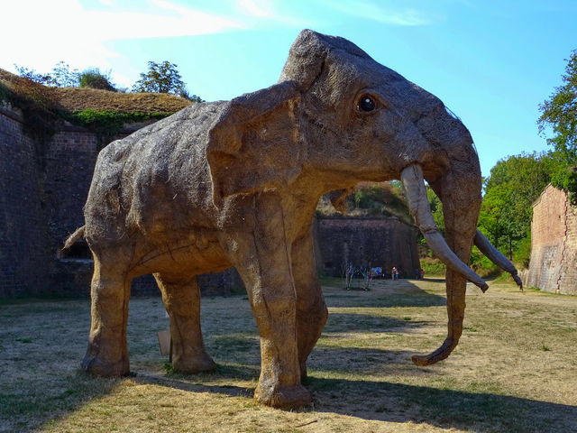 L'lphant
Mots-clés: Alsace:Neuf-Brisach;exposition;art