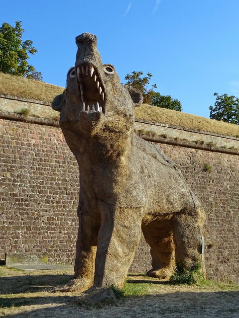 L'ours
Mots-clés: Alsace:Neuf-Brisach;exposition;art