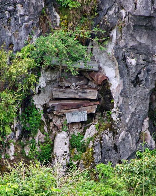 Sagada
Cercueils accrochs  la falaise
Mots-clés: Asie;Philippines;Luzon;Sagada