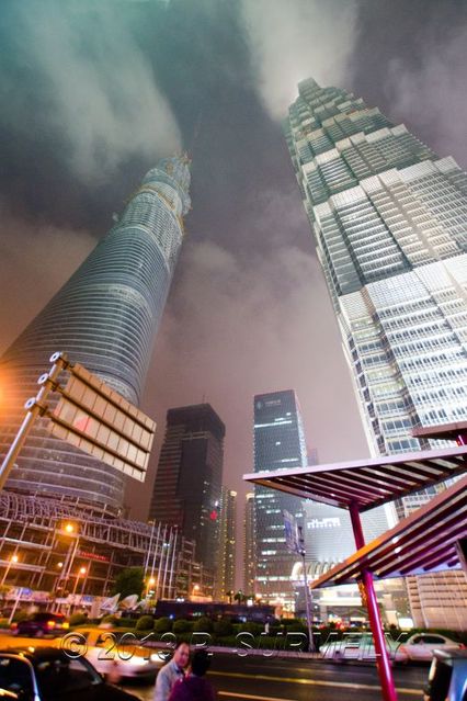 Shanghai
Pudong : tours de nuit dans les nuages
Mots-clés: Asie;Chine;Shanghai