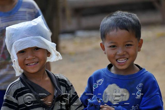 Gamins
 Thathod
Mots-clés: Laos;Asie;Thakhek;portrait